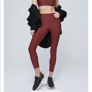 Alo 7/8 cranberry legging